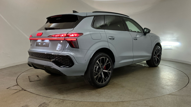 Audi Q3 1.5 e-Hybrid Launch Edition 5dr S Tronic Estate